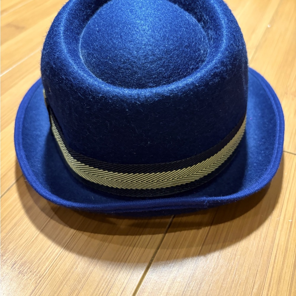 Blue Seahorse Navy Fedora Hat - Size M
Stylish navy blue fedora by Blue Seahorse